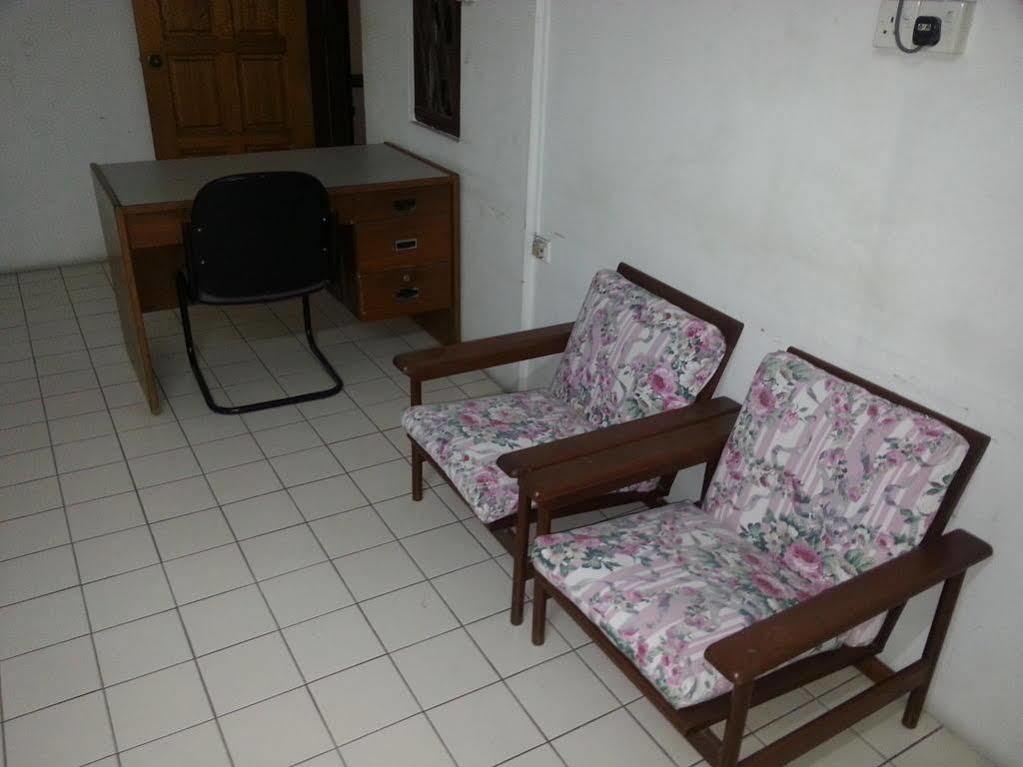 Oriental Inn Кучинг Экстерьер фото