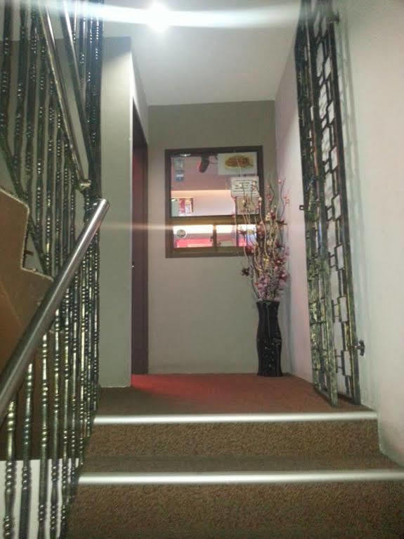 Oriental Inn Кучинг Экстерьер фото