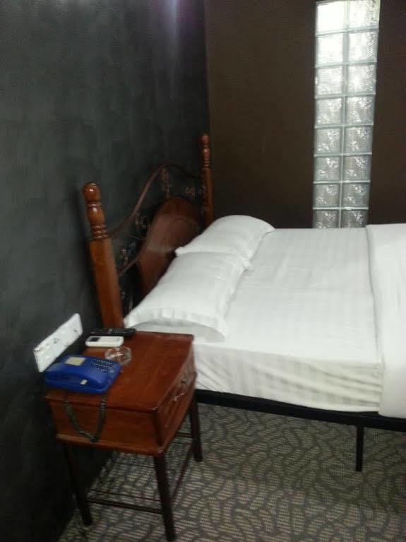 Oriental Inn Кучинг Экстерьер фото